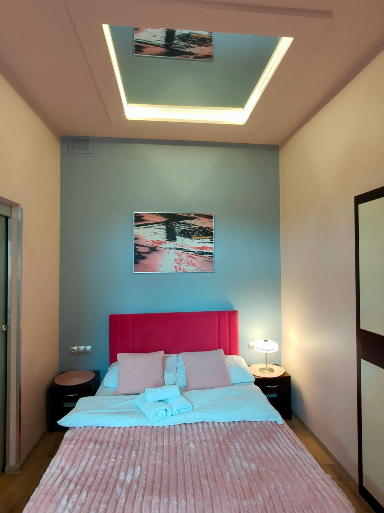 Mirror Pink Studio Apartment Krakow Bagian luar foto